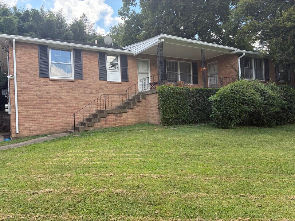 804 Crescent Hill Rd in Nashville, TN - Foto de edificio