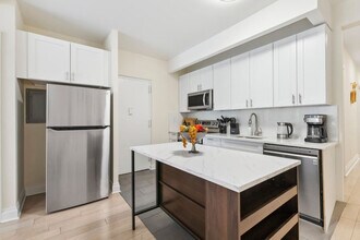 387 6th Ave in New York, NY - Foto de edificio - Building Photo