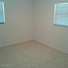 5839 Sonora Dr W in Jacksonville, FL - Building Photo - Building Photo