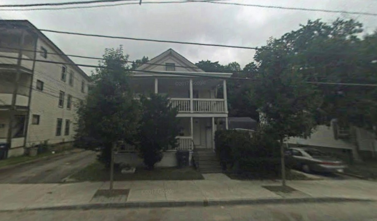 128 Elm St in Southbridge, MA - Building Photo