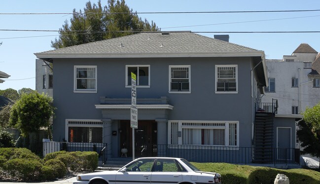 1001 Macarthur Blvd in Oakland, CA - Foto de edificio - Building Photo