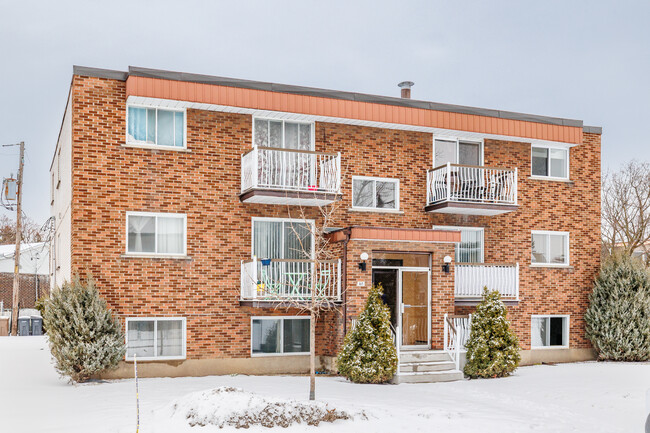 465 12E Av in Laval, QC - Building Photo - Building Photo