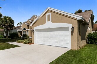 984 Lake Breeze Dr in Wellington, FL - Building Photo - Building Photo