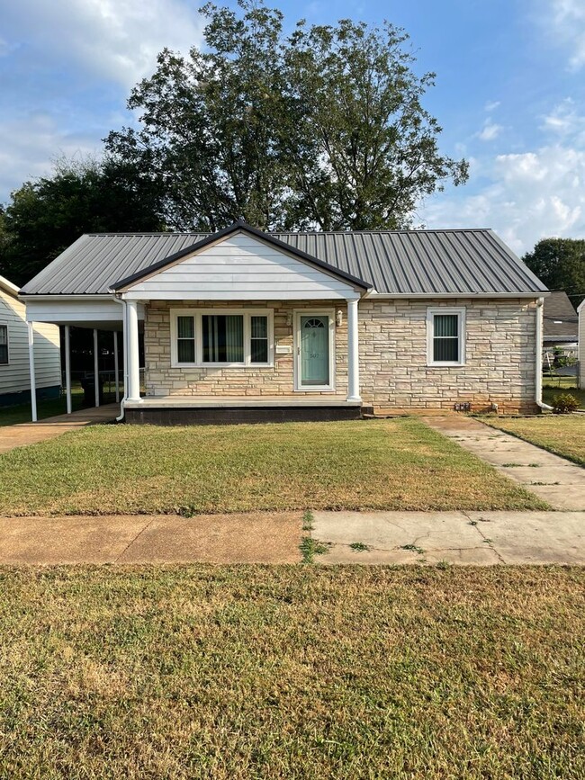 507 E 2nd St in Tuscumbia, AL - Building Photo - Building Photo