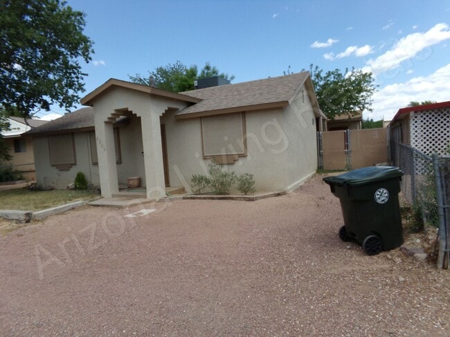 2206 Crozier Ave in Kingman, AZ - Building Photo - Building Photo