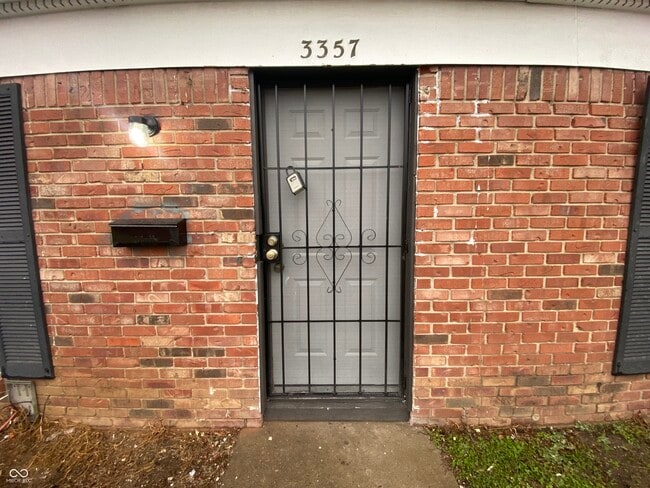 3357 Ashley Ln in Indianapolis, IN - Building Photo - Building Photo