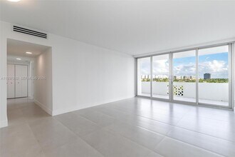 9101 E Bay Harbor Dr in Bay Harbor Islands, FL - Building Photo - Building Photo