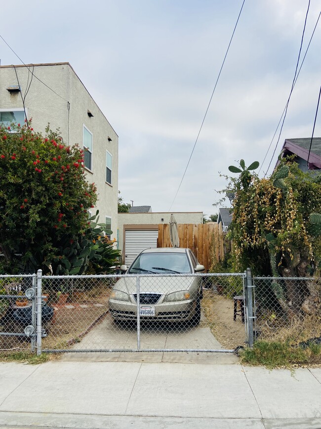 1040 N Almond Ct in Long Beach, CA - Building Photo - Building Photo