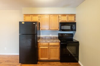 Newbury Apartment Homes in Syracuse, NY - Building Photo - Interior Photo