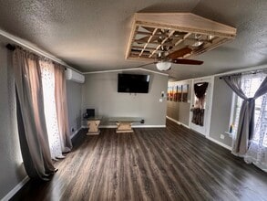 76 Top Dr in Del Rio, TX - Foto de edificio - Building Photo