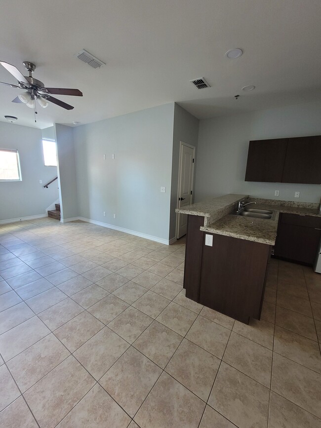 201 S 5th St, Unit 1 in Hidalgo, TX - Building Photo - Building Photo