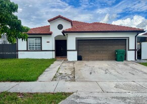 14351 SW 168th Ter in Miami, FL - Building Photo