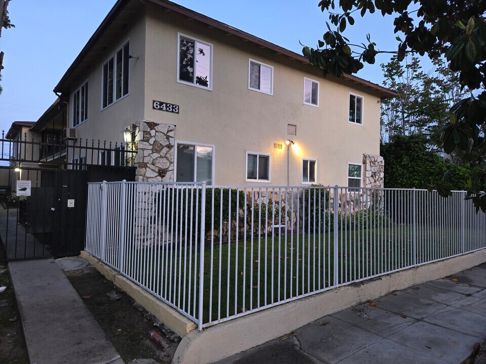Wraich Properties in North Hollywood, CA - Foto de edificio