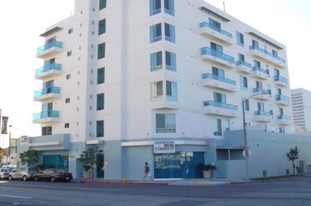 637 S Fairfax Ave Apartments