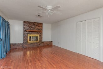 2424 Douglas Dr in Bossier City, LA - Foto de edificio - Building Photo