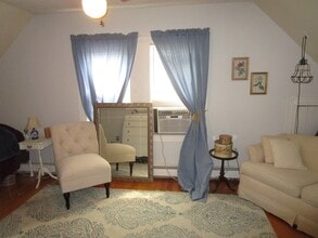 24 John St, Unit 4 in Newton, MA - Building Photo - Building Photo