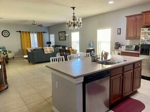 2803 Winglewood Cir in Lutz, FL - Building Photo - Building Photo