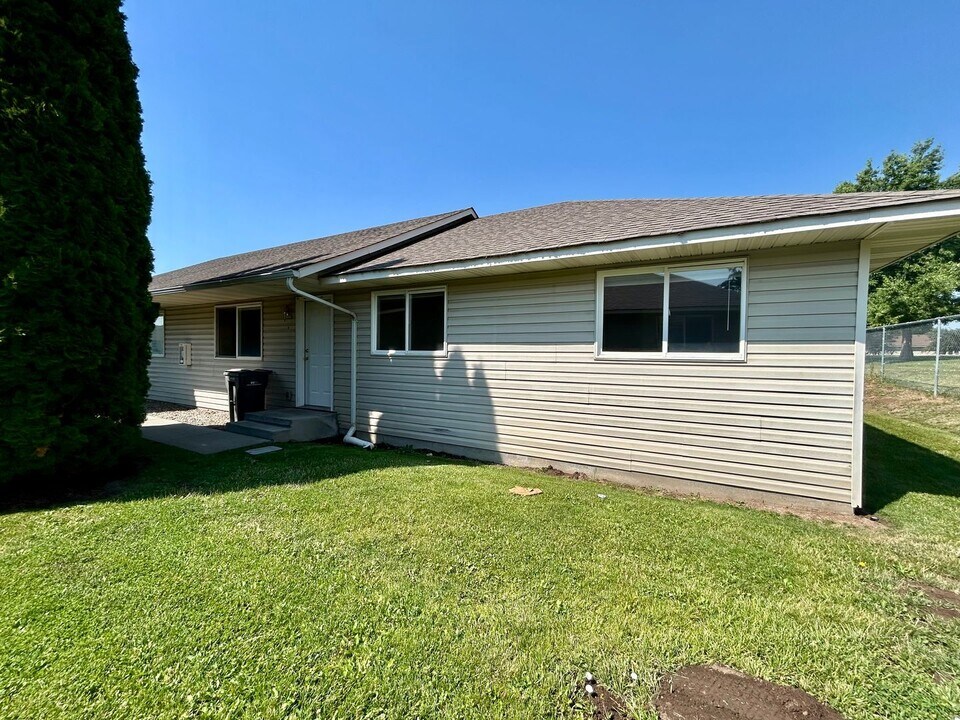 1009 E 19th Ave in Ellensburg, WA - Building Photo