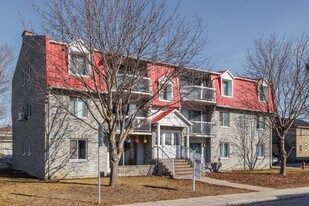1705 Barbe Av in Laval, QC - Building Photo