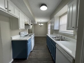 4805 Crestmont Ct in Arlington, TX - Building Photo - Building Photo