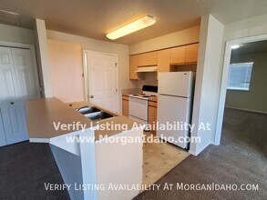 217 N Avenger Ln-Unit -102 in Boise, ID - Building Photo - Building Photo