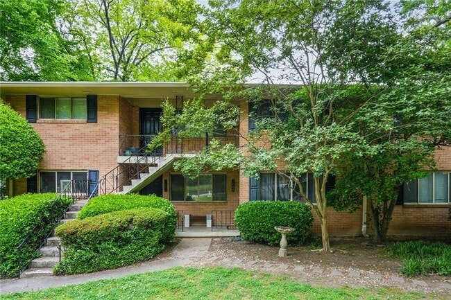property at 1466 E Rock Springs Rd NE