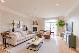 5 Sally Sweets Way in Salem, NH - Building Photo