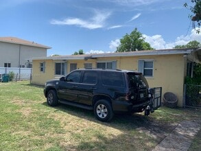 7446 NW 17th Ave in Miami, FL - Building Photo - Building Photo