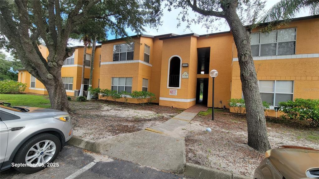 5785 Gatlin Ave in Orlando, FL - Building Photo