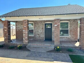 921 E Roosevelt St in Phoenix, AZ - Foto de edificio - Building Photo