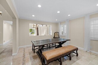 16513 Moorpark St in Encino, CA - Building Photo - Building Photo