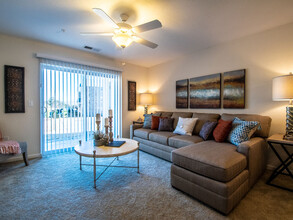 Killian Lakes Apartments and Townhomes in Columbia, SC - Building Photo - Building Photo