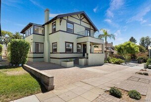 2447 A St in San Diego, CA - Building Photo