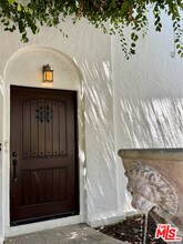 6233 W 6th St in Los Angeles, CA - Building Photo - Building Photo