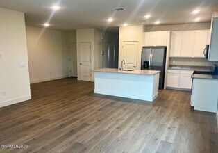 4221 Painted Cloud Wy in Sparks, NV - Building Photo - Building Photo