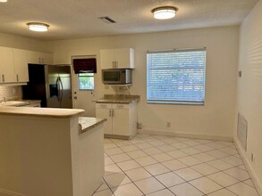 220 NE 18th Ave, Unit 2 in Pompano Beach, FL - Building Photo - Building Photo
