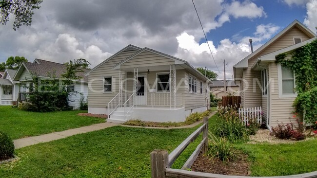 1323 8th St NW in Cedar Rapids, IA - Foto de edificio - Building Photo