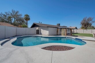630 E Laguna Dr in Tempe, AZ - Building Photo - Building Photo