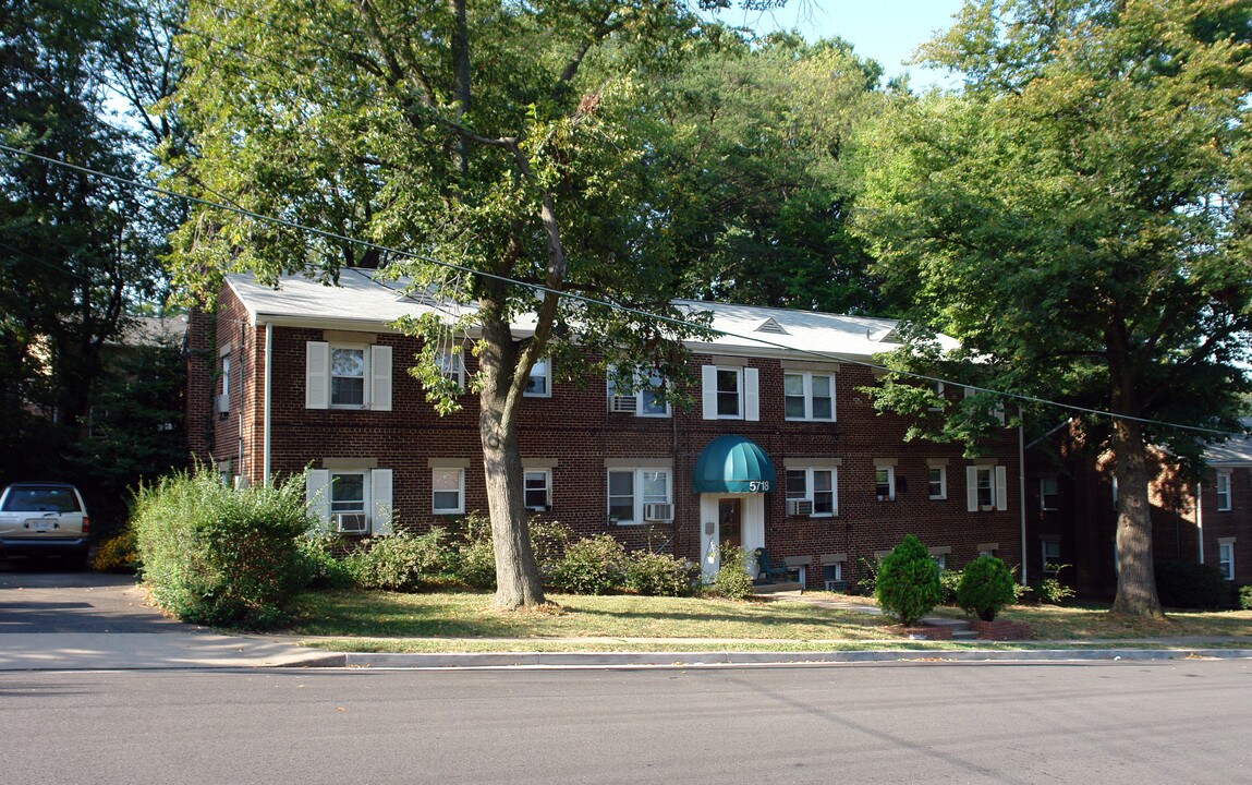 5718 10th Rd N in Arlington, VA - Foto de edificio