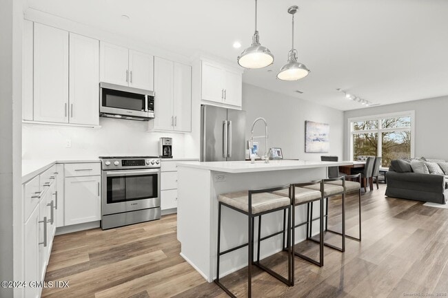 property at 1381 E Putnam Ave