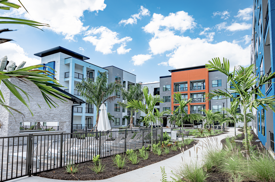 The Centro in Ft. Myers, FL - Building Photo