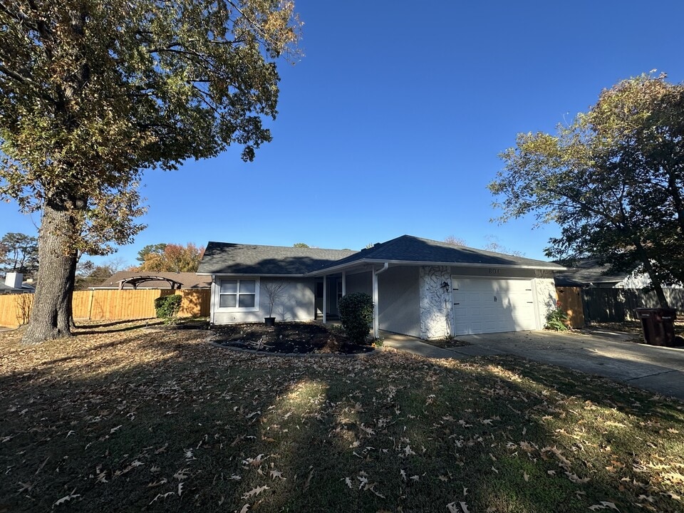 804 Arondale Crescent in Chesapeake, VA - Building Photo