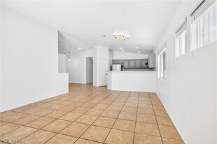 5683 Halvern Ave in Las Vegas, NV - Building Photo