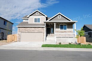 6444 Black Hills Ave in Loveland, CO - Building Photo