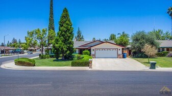 6412 Manchester Ln in Bakersfield, CA - Building Photo