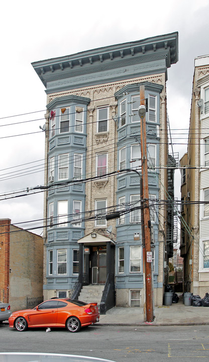 121 Ludlow St in Yonkers, NY - Foto de edificio