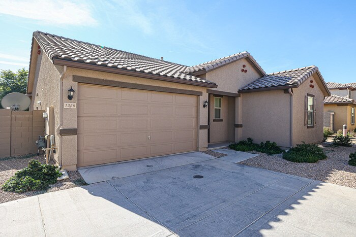 1256 N 165th Dr in Goodyear, AZ - Building Photo