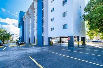 Marina View in North Miami Beach, FL - Building Photo - Building Photo