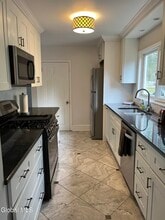 223 Lake Ave in Saratoga Springs, NY - Building Photo - Building Photo