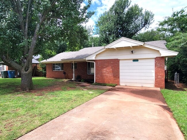 1817 Hardy Dr in Edmond, OK - Building Photo - Building Photo